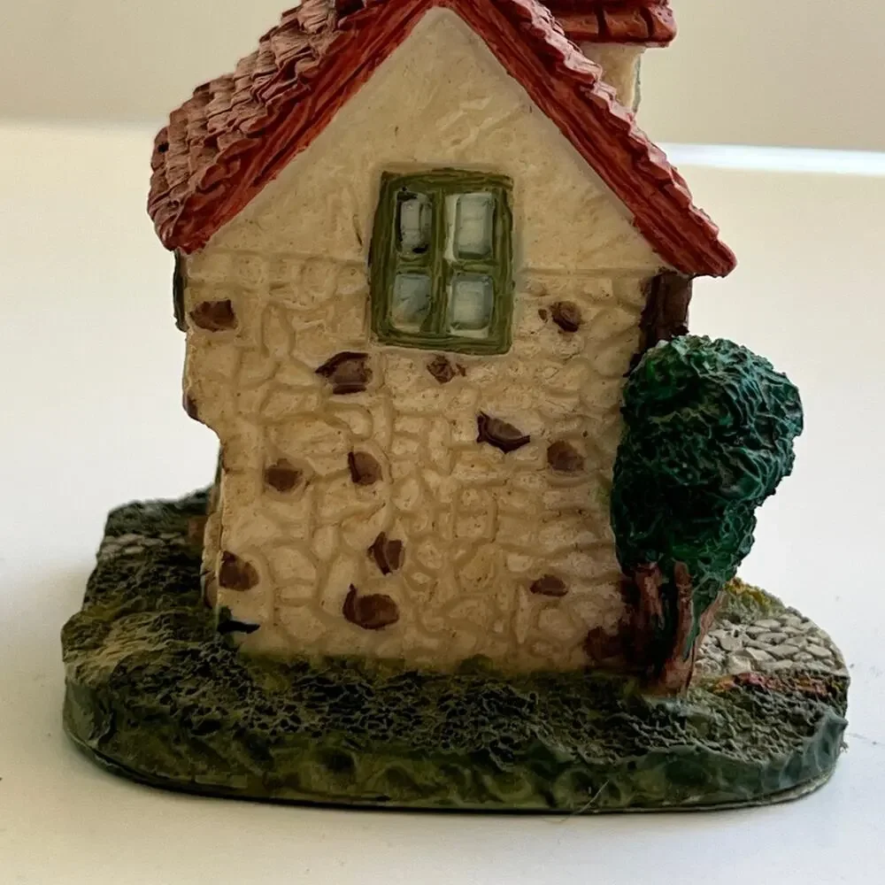 Vintage Dickens Village miniatures “ Crown Tree Inn”